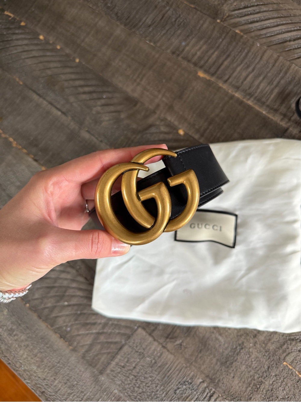 Gucci Black Leather Belt with Antique Gold Double-G Buckle - Picture 2 of 9